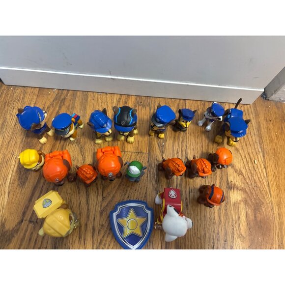 Paw Patrol Action Figures Set Of 18 With Shield Badge - Picture 3 of 3